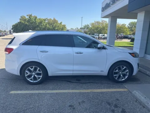 More photos of 2016 Kia Sorento SX Limited at Zeigler Hyundai of Holland, MI