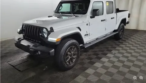 White 2022 Jeep Gladiator Altitude for sale in Holland, MI