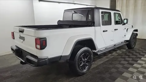 More photos of 2022 Jeep Gladiator Altitude at Zeigler Hyundai of Holland, MI