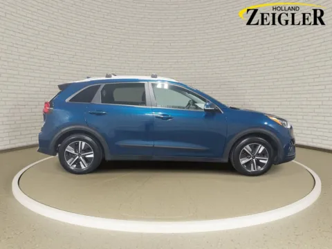 More photos of 2022 Kia Niro Plug-In Hybrid EX Premium at Zeigler Hyundai of Holland, MI