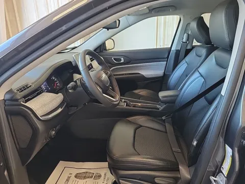 More photos of 2022 Jeep Compass Latitude at Zeigler Hyundai of Holland, MI