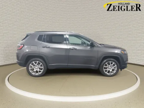 More photos of 2022 Jeep Compass Latitude Lux at Zeigler Hyundai of Holland, MI