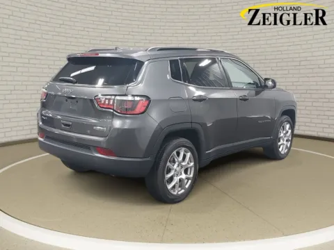 More photos of 2022 Jeep Compass Latitude Lux at Zeigler Hyundai of Holland, MI
