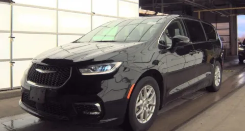 Black 2024 Chrysler Pacifica Touring L for sale in Holland, MI