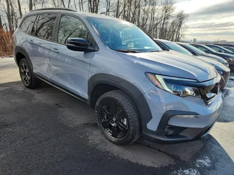 Gray 2022 Honda Pilot TrailSport for sale in Holland, MI
