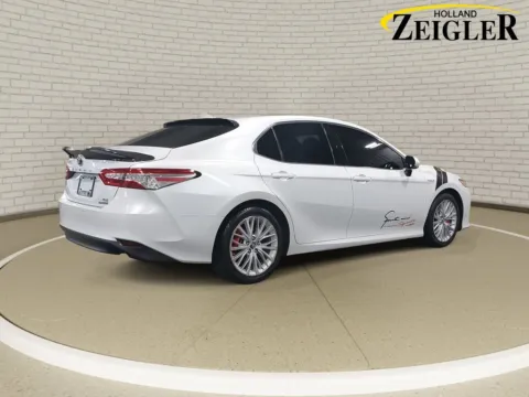 More photos of 2019 Toyota Camry Hybrid XLE at Zeigler Kia of Holland, MI