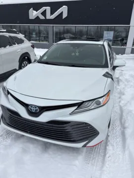 Brown 2019 Toyota Camry Hybrid for sale in Holland, MI