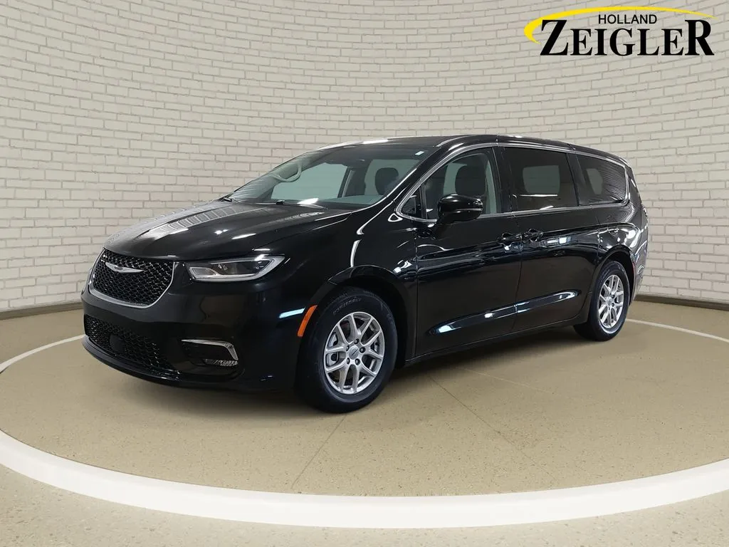 Black 2024 Chrysler Pacifica Touring L for sale in Holland, MI