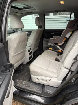 More photos of 2018 Honda Pilot EX-L at Zeigler Kia of Holland, MI