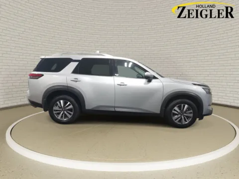 More photos of 2024 Nissan Pathfinder SL at Zeigler Kia of Holland, MI