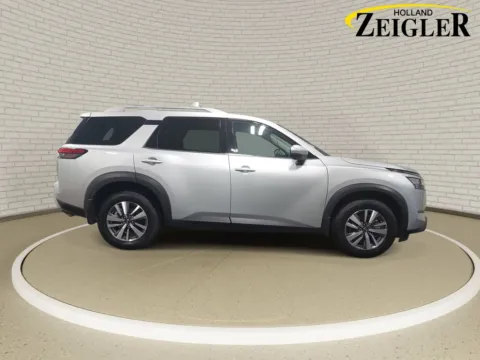 More photos of 2024 Nissan Pathfinder SL at Zeigler Kia of Holland, MI