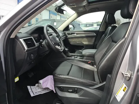 Photos of 2022 Volkswagen Atlas 3.6L V6 SE w/Technology for sale in Holland, MI at Zeigler Kia of Holland