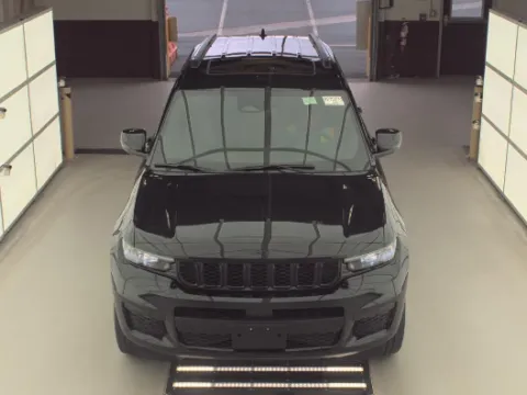 More photos of 2023 Jeep Grand Cherokee L Altitude at Zeigler Kia of Holland, MI