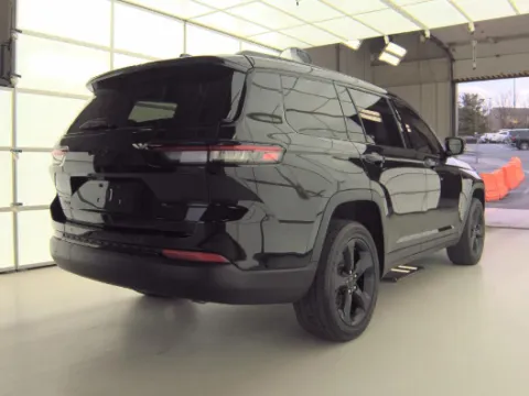 More photos of 2023 Jeep Grand Cherokee L Altitude at Zeigler Kia of Holland, MI
