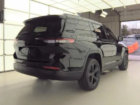 More photos of 2023 Jeep Grand Cherokee L Altitude at Zeigler Kia of Holland, MI