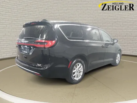 More photos of 2025 Chrysler Pacifica Select at Zeigler Kia of Holland, MI
