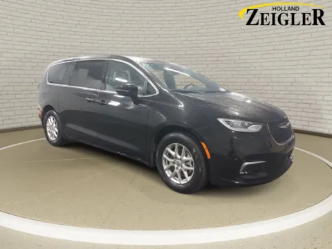 Another view of 2025 Chrysler Pacifica Select for sale in Holland, MI at Zeigler Kia of Holland