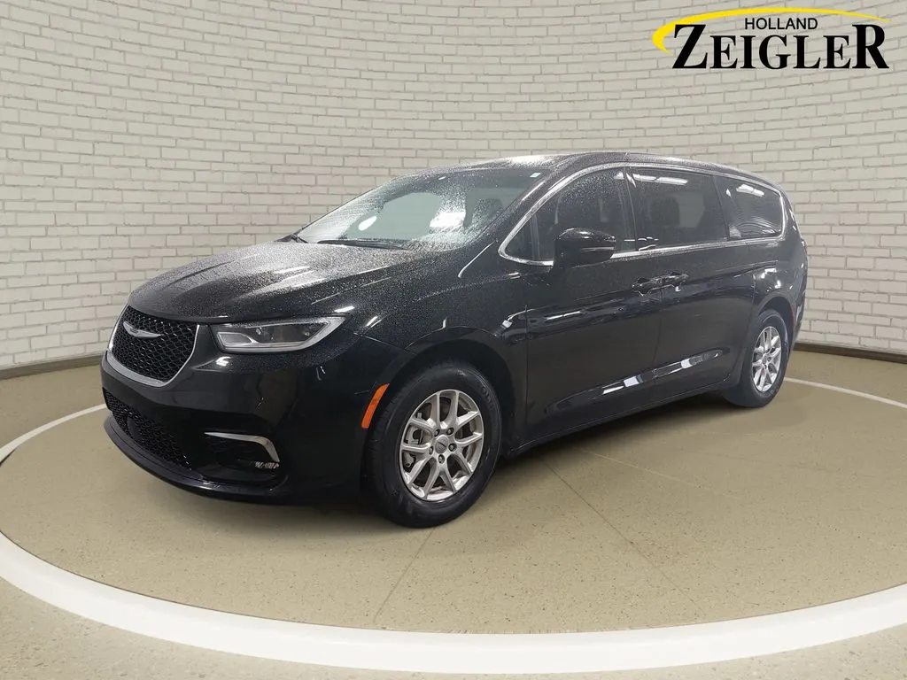 Black 2025 Chrysler Pacifica Select for sale in Holland, MI