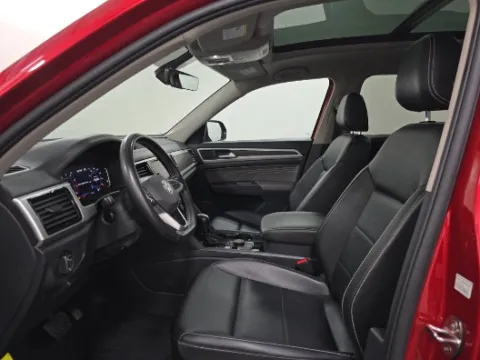 Photos of 2022 Volkswagen Atlas 3.6L V6 SE w/Technology for sale in Holland, MI at Zeigler Kia of Holland