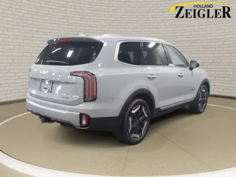 More photos of 2023 Kia Telluride at Zeigler Kia of Holland, MI