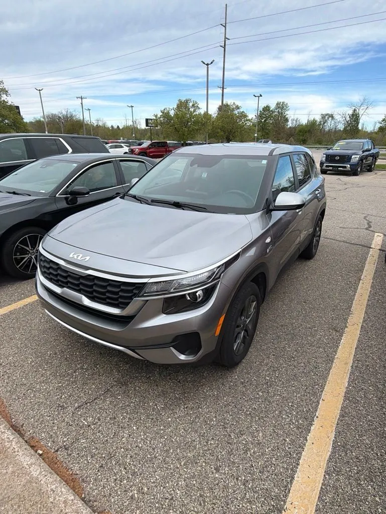 Gray 2023 Kia Seltos LX for sale in Holland, MI