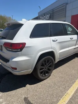 More photos of 2021 Jeep Grand Cherokee Laredo X at Zeigler Kia of Holland, MI