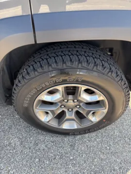More photos of 2019 Jeep Cherokee Trailhawk at Zeigler Kia of Holland, MI