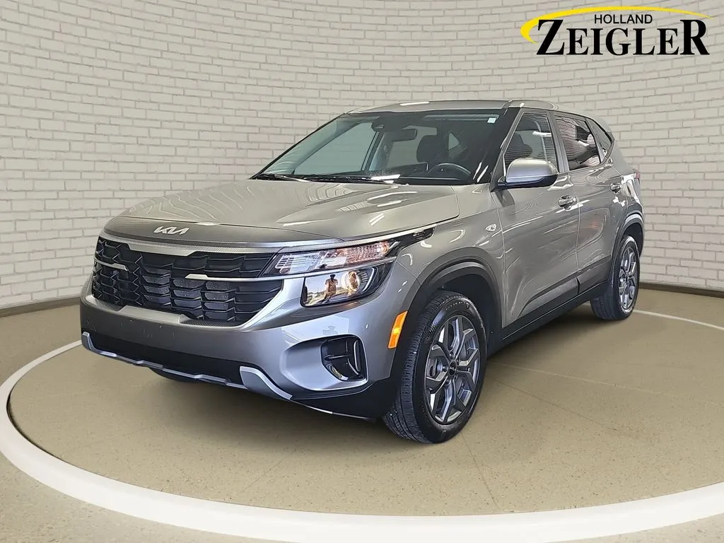 Gray 2024 Kia Seltos LX for sale in Holland, MI