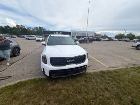 White 2024 Kia Telluride SX X-Pro for sale in Holland, MI