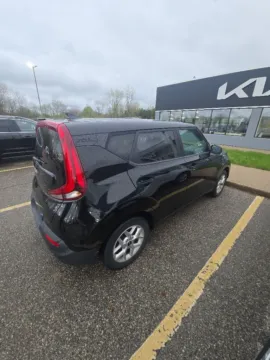 More photos of 2022 Kia Soul LX at Zeigler Kia of Holland, MI