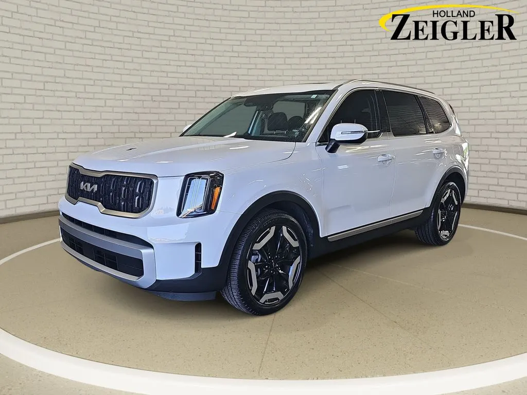 White 2023 Kia Telluride EX for sale in Holland, MI