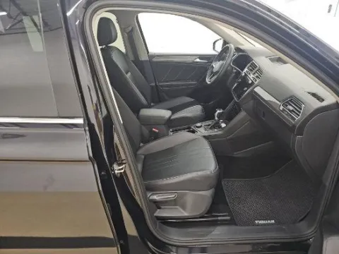 Photos of 2022 Nissan Frontier SV for sale in Holland, MI at Zeigler Kia of Holland