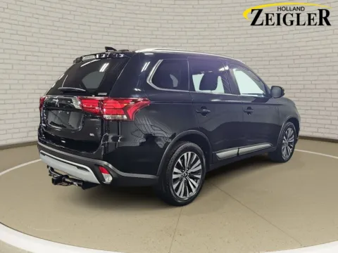 More photos of 2020 Mitsubishi Outlander SEL at Zeigler Kia of Holland, MI