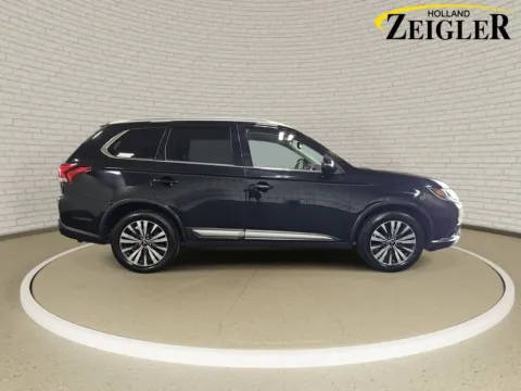 More photos of 2020 Mitsubishi Outlander SEL at Zeigler Kia of Holland, MI