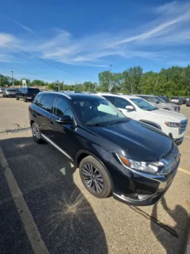 More photos of 2020 Mitsubishi Outlander SEL at Zeigler Kia of Holland, MI
