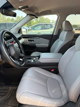 More photos of 2025 Honda Pilot EX-L at Zeigler Kia of Holland, MI