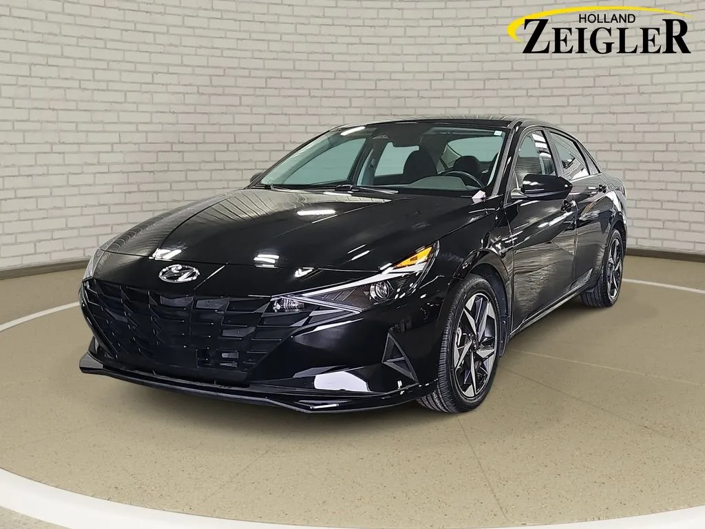 Black 2023 Hyundai Elantra SEL for sale in Holland, MI