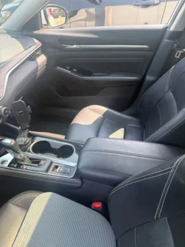 More photos of 2020 Nissan Altima 2.5 SL at Zeigler Kia of Holland, MI
