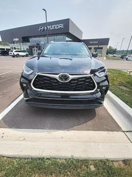 Black 2021 Toyota Highlander XLE for sale in Holland, MI
