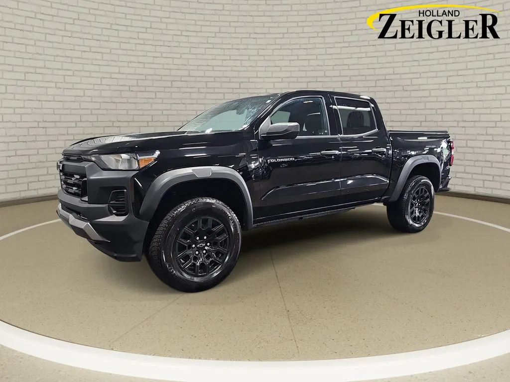 Black 2024 Chevrolet Colorado Trail Boss for sale in Holland, MI