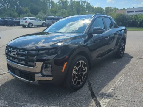 Black 2025 Hyundai Santa Cruz Limited for sale in Holland, MI
