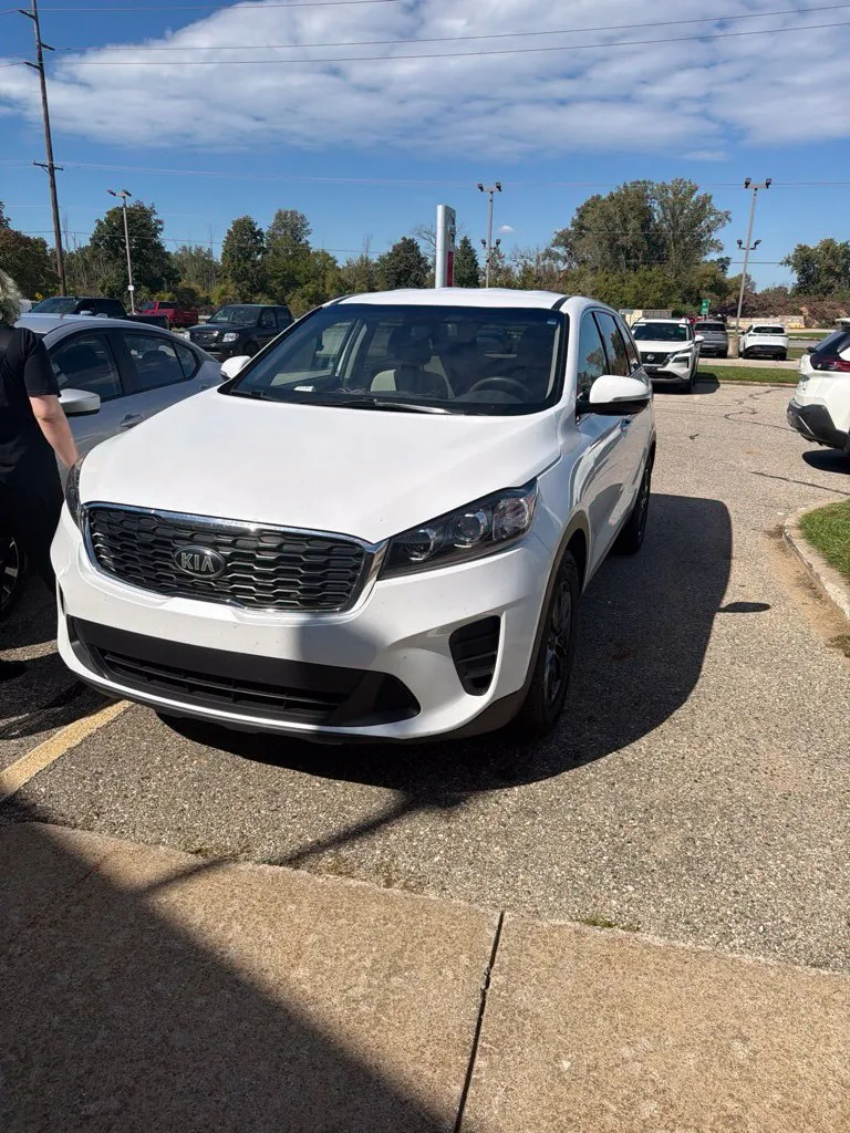 White 2019 Kia Sorento LX for sale in Holland, MI