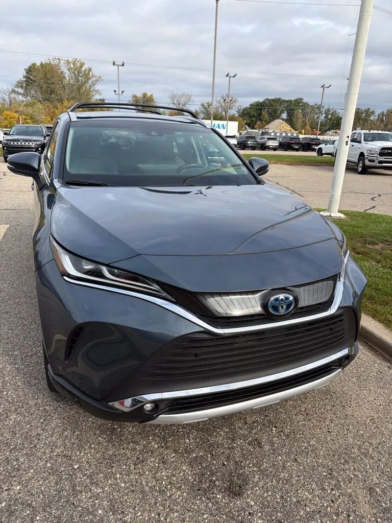 2023 Toyota Venza XLE