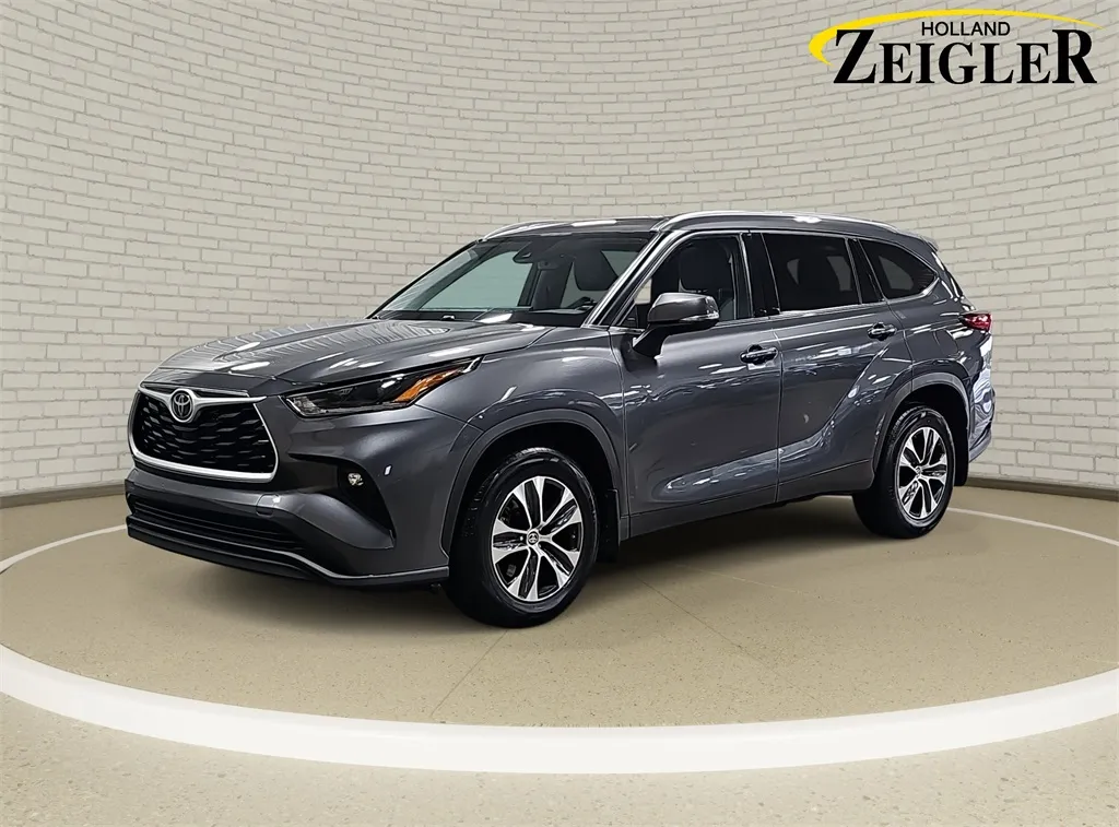 2021 Toyota Highlander XLE for sale in Holland, MI