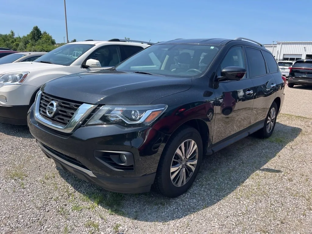 Black 2019 Nissan Pathfinder SL for sale in Holland, MI