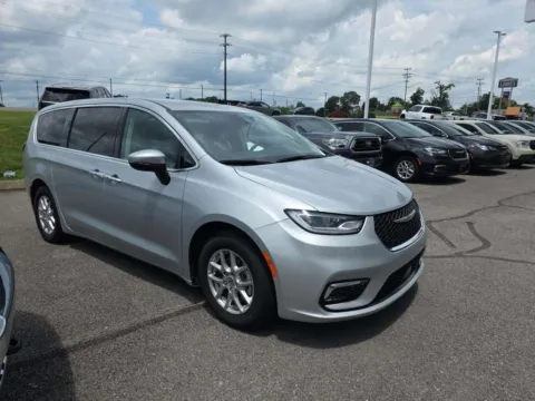 More photos of 2023 Chrysler Pacifica Touring L at Zeigler Kia of Holland, MI