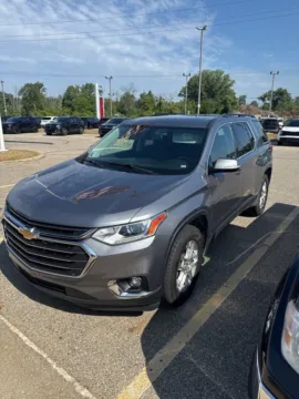 Gray 2019 Chevrolet Traverse LT for sale in Holland, MI