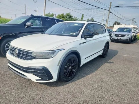 White 2022 Volkswagen Tiguan 2.0T SE R-Line Black for sale in Holland, MI