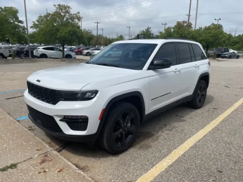 White 2024 Jeep Grand Cherokee Limited for sale in Holland, MI