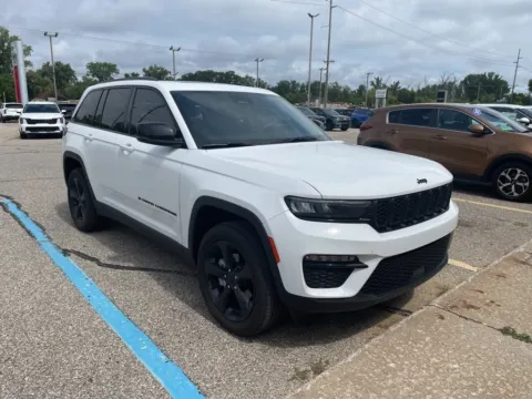 Another view of 2024 Jeep Grand Cherokee Limited for sale in Holland, MI at Zeigler Kia of Holland